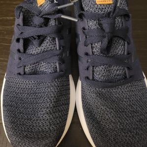 Women's new balance sneakers